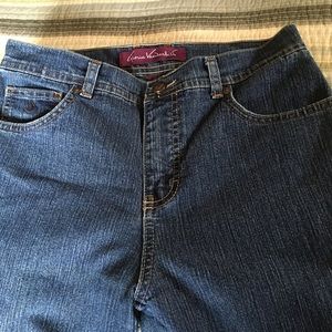 Gloria Vanderbilt jeans size 6P medium length